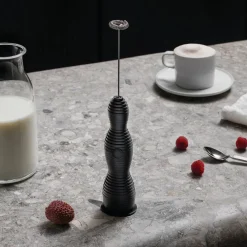 Discount Alessi Pulcina maidonvaahdotin musta