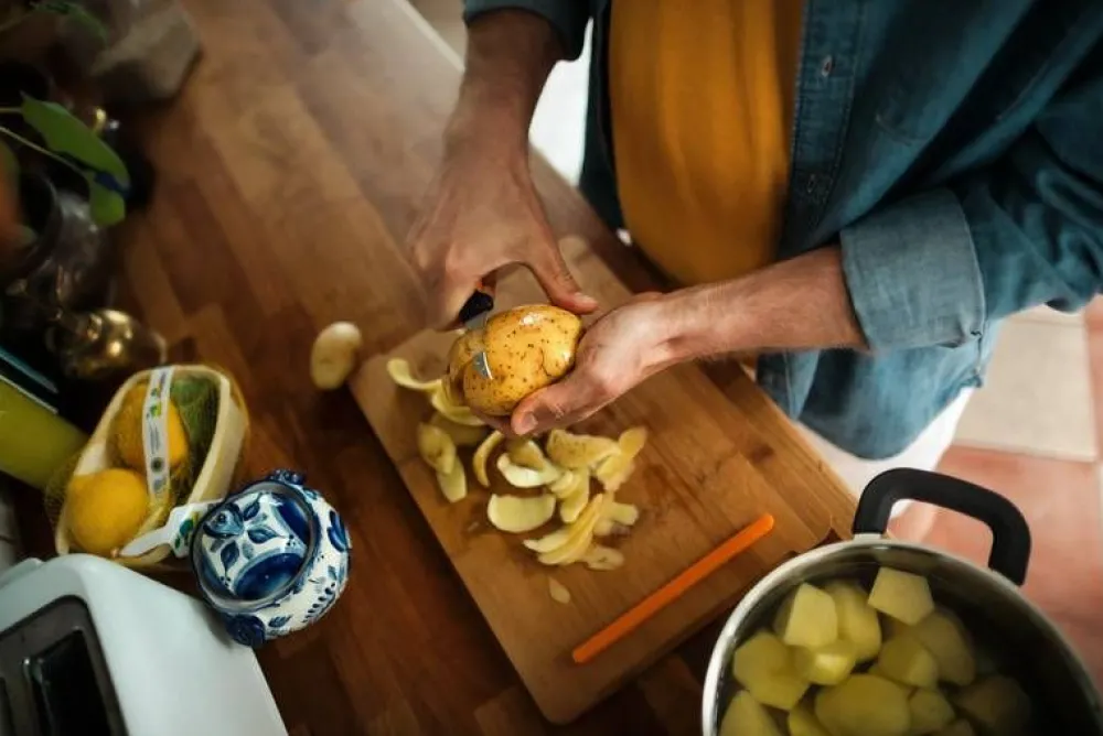 Best Fiskars Functional Form kuorimaveitsi kaarevalla terällä 7 cm