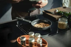 Hard Face paistinpannu 20 cm*Fiskars New