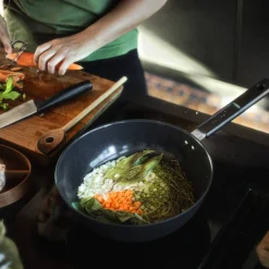 Online Fiskars Hard Face wokkipannu 28 cm / 4, 5 l