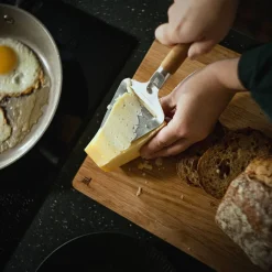 Fiskars Norden juustohöylä kovalle juustolle