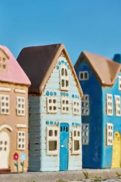 talolyhty Visby sininen ovi ja ruskea katto*IB Laursen Sale