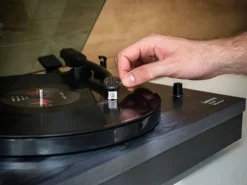 Clearance Lenco vinyylilevysoitin + kaiuttimet LS-300  musta