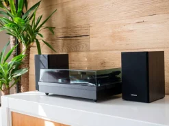 Clearance Lenco vinyylilevysoitin + kaiuttimet LS-300  musta