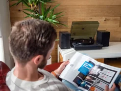 Clearance Lenco vinyylilevysoitin + kaiuttimet LS-300  musta