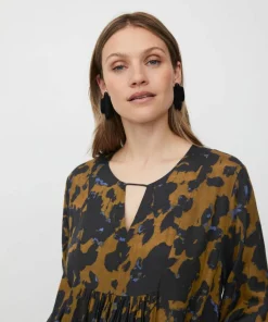 Hot Masai mekko MaNadyne Breen