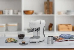 espressokeitin ECF02WHEU valkoinen*Smeg Hot