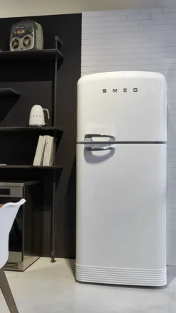 New Smeg retrojääkaappi-pakastin FAB50RWH valkoinen, oikea