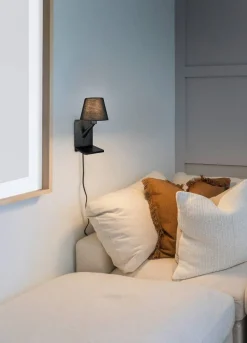 Trio Lighting Comfort seinävalaisin E14 mattamusta latausase