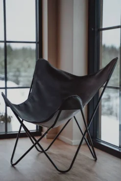 Lepakkokangas 36A musta keinonahka*Varax Hot