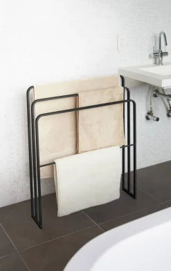 Discount Yamazaki kylpypyyheteline Tower musta