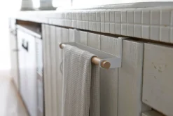 Clearance Yamazaki pyyheteline kaapinoveen