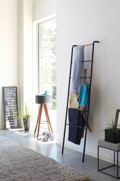 Online Yamazaki vaateteline musta